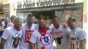 Fotografía de la pandilla de amigos conocida como la Manada, acusados de una violación múltiple durante el San Fermín del 2016.