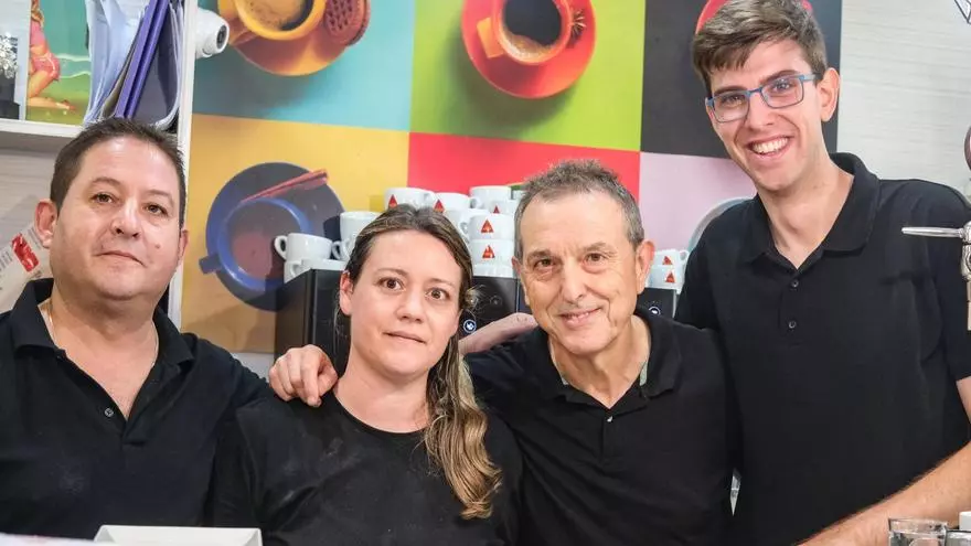 41 años dando de desayunar a los s del centro de Badajoz