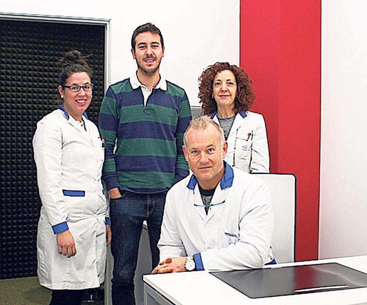 Christoph Schnitzler „sentado„ y su equipo de trabajo en una de las dependencias de Audias. | l.o.