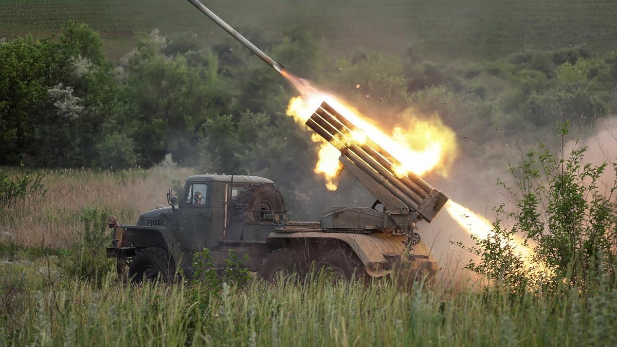 Un lanzacohetes del Ejército de Ucrania, en la región de Lugansk, en el Donbás.