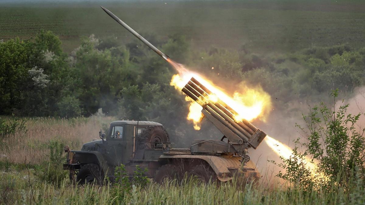Un lanzacohetes del Ejército de Ucrania, en la región de Lugansk, en el Donbás.
