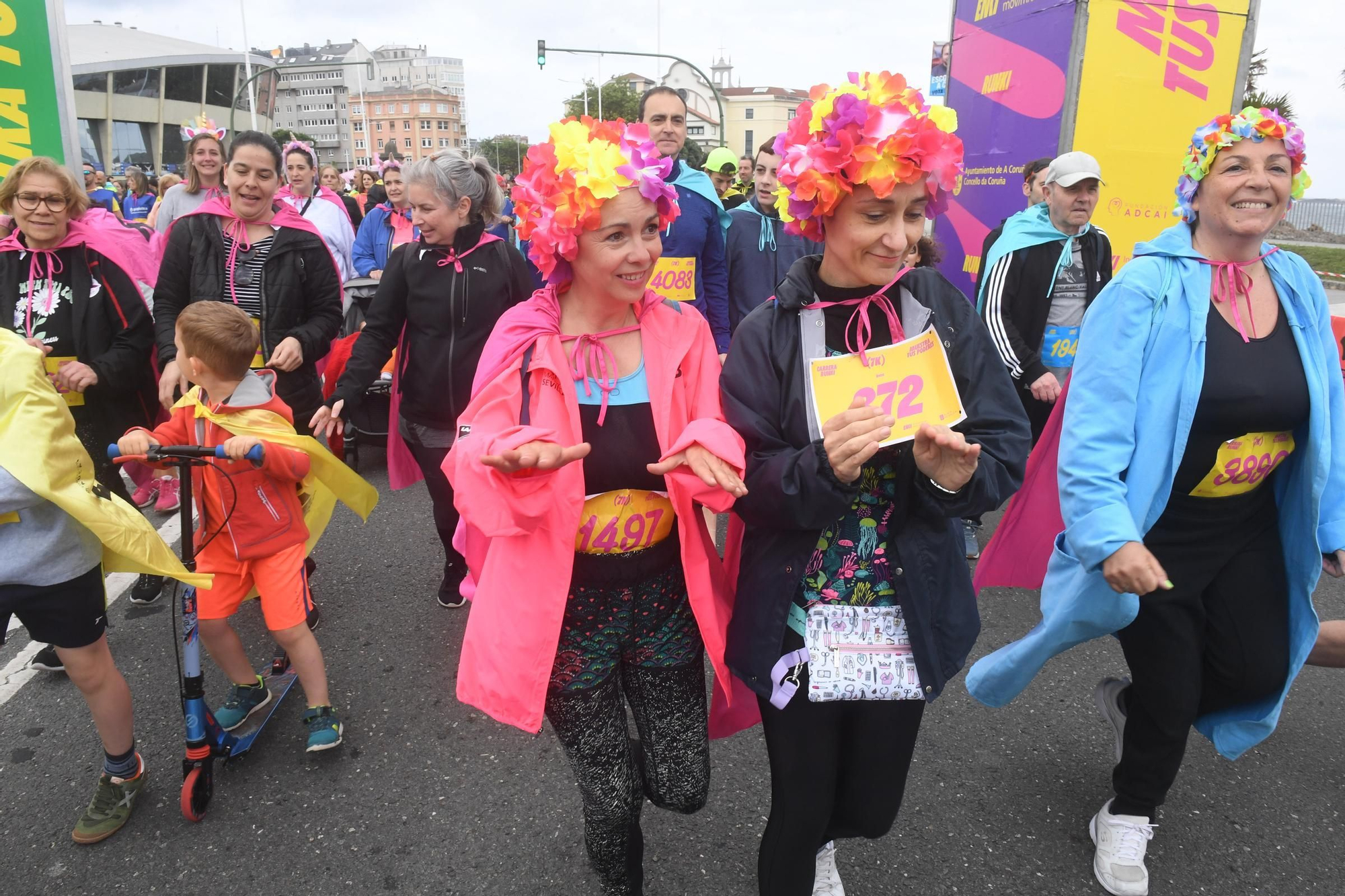 La carrera RUNKI, promovida por ENKI y Fundación Adcai inunda las calles de A Coruña con sus capas de superhéroes