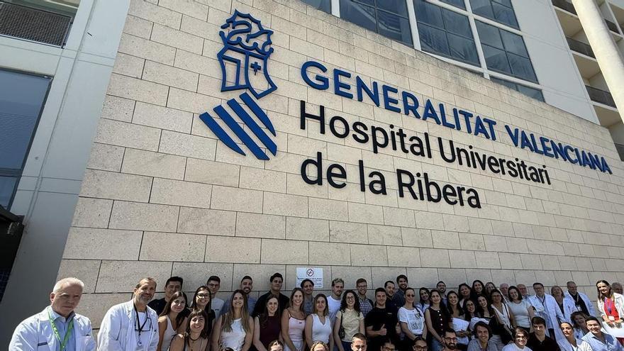 El Hospital de la Ribera suma 47 nuevos residentes y duplica las plazas de medicina familiar