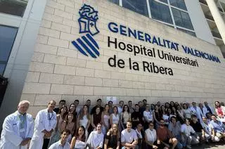 El Hospital de la Ribera suma 47 nuevos residentes y duplica las plazas de medicina familiar