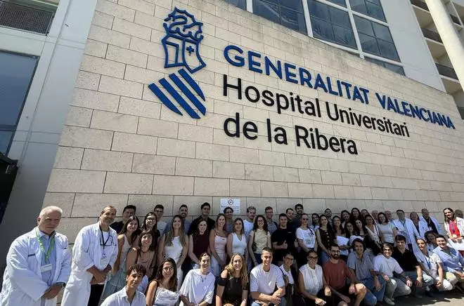 El Hospital de la Ribera suma 47 nuevos residentes y duplica las plazas de medicina familiar