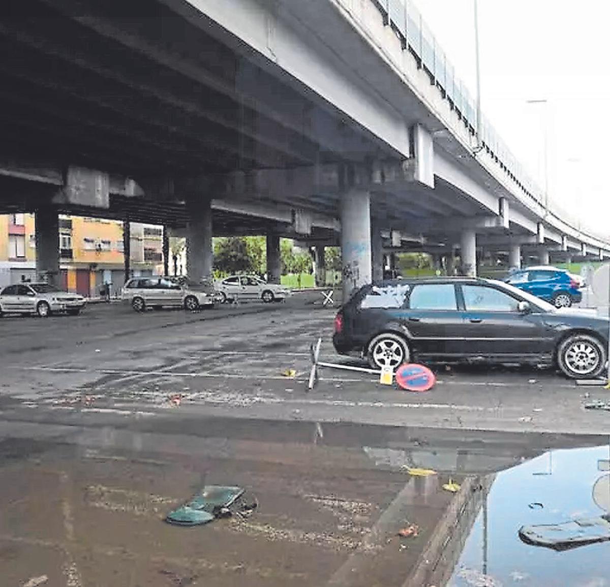 Imagen del que fuera disuasorio debajo de la autovía.