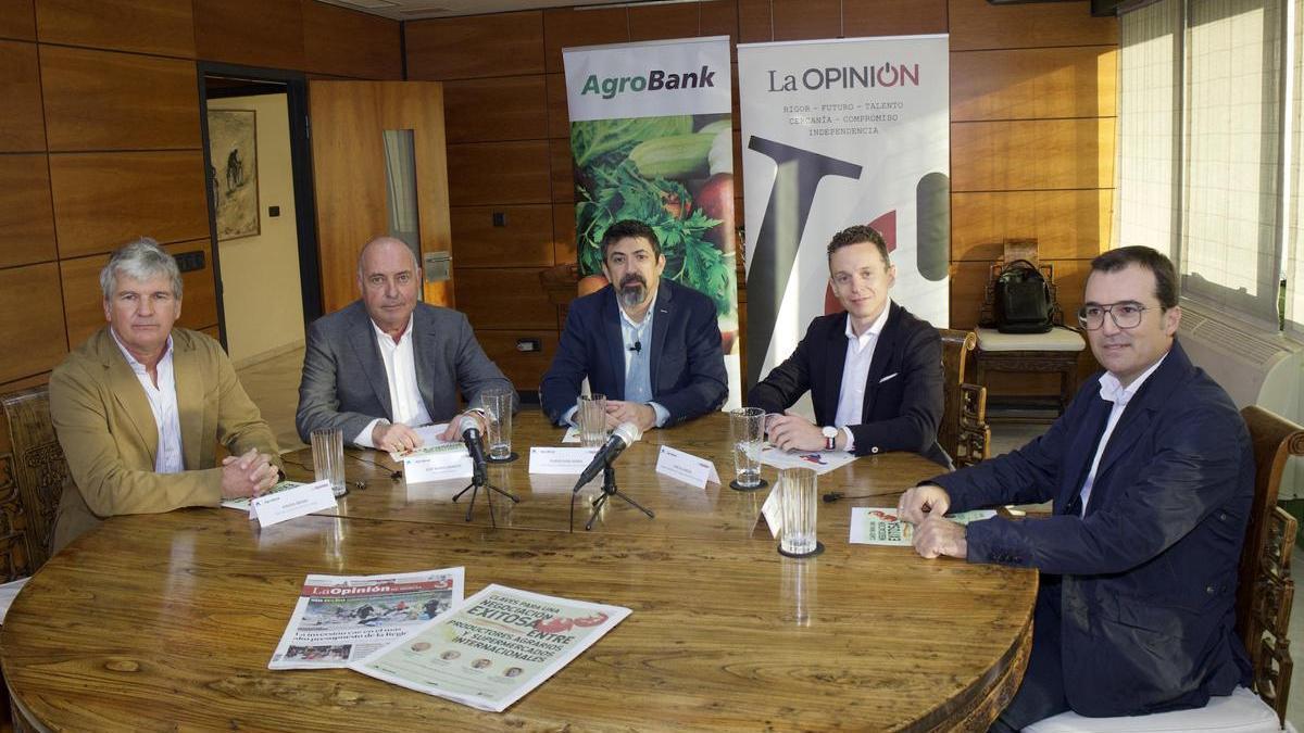 Mesa de expertos sobre la comercialización agraria y su relación con los supermercados internacionales que se celebró el pasado 29 de noviembre de La Opinión