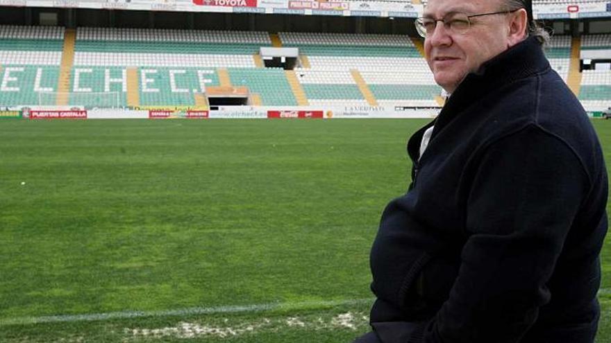 Juan Carlos Ramírez, consejero delegado del Elche, en el estadio Martínez Valero