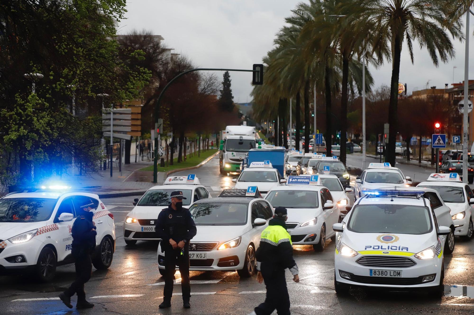 Las autoescuelas de Córdoba protestan para conseguir más exámenes