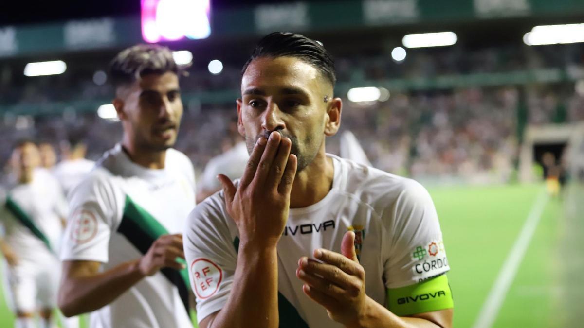 Kike Márquez celebra uno de sus goles con el Córdoba CF en El Arcángel durante el pasado curso.