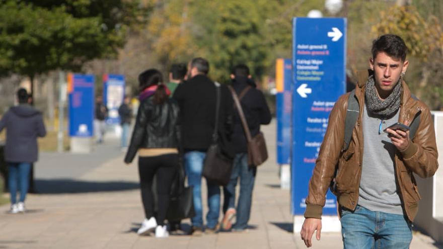 Los futuros alumnos podrán informarse de los grados y las becas de forma online