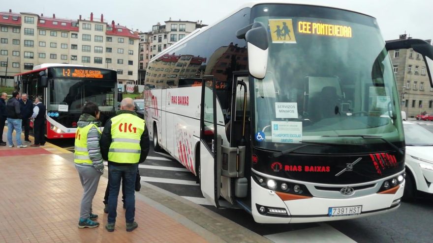 Huelga de transportes en Pontevedra: piquetes y autobuses parados