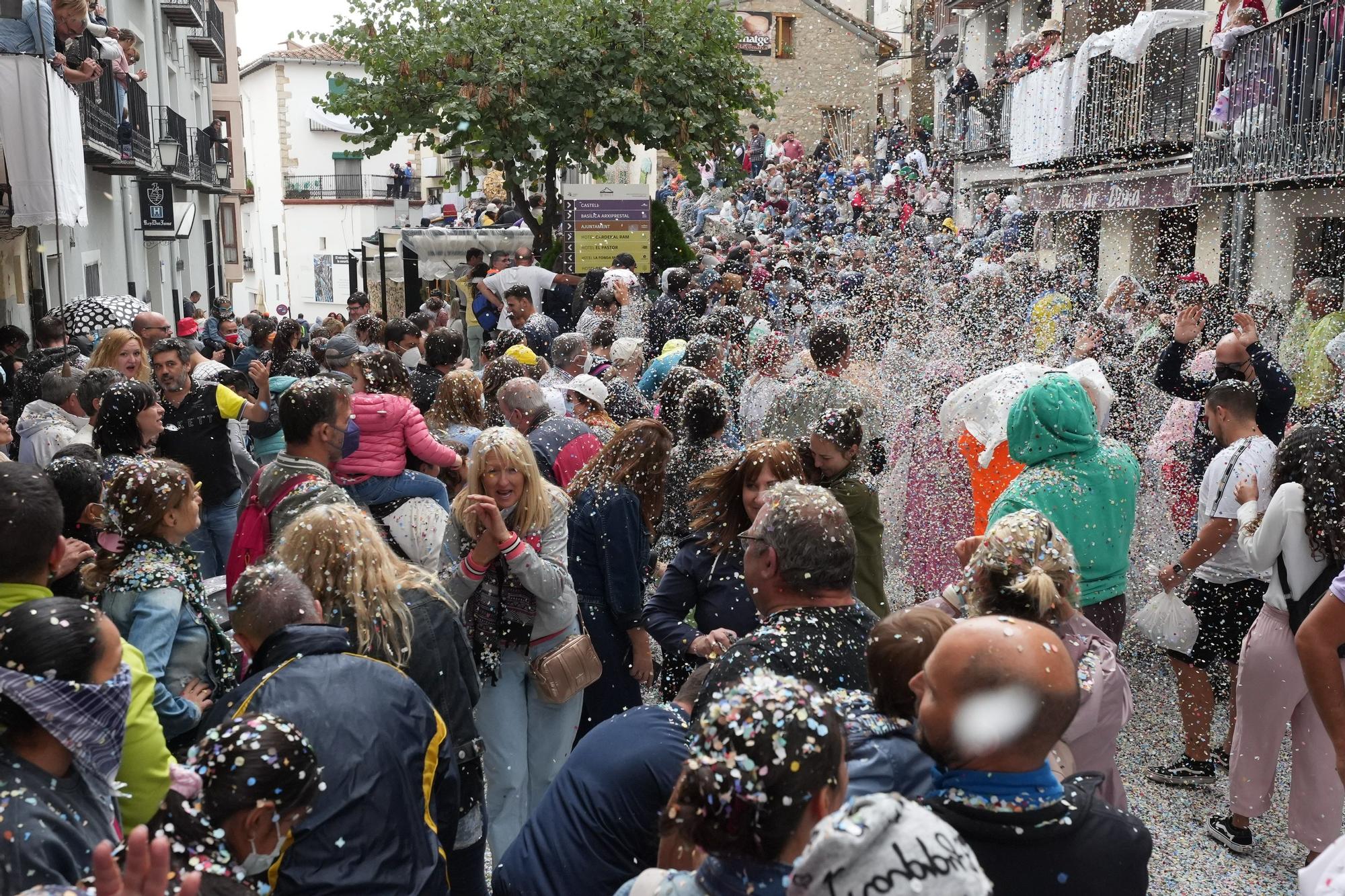 Búscate en el desfile de carrozas y disfraces de l'Anunci de Morella