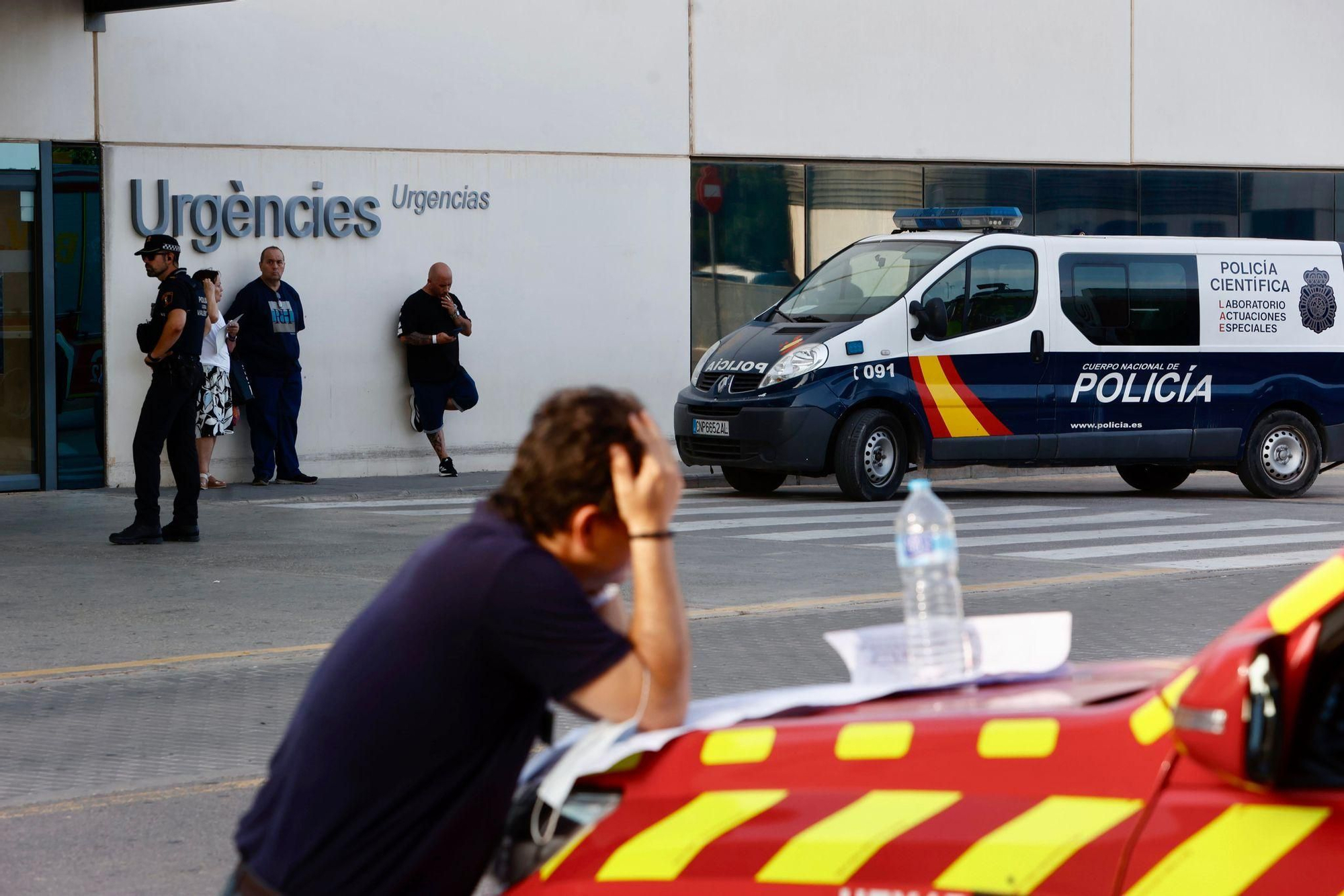 Un incendio intencionado obliga a desalojar la planta de Psiquiatría de La Fe