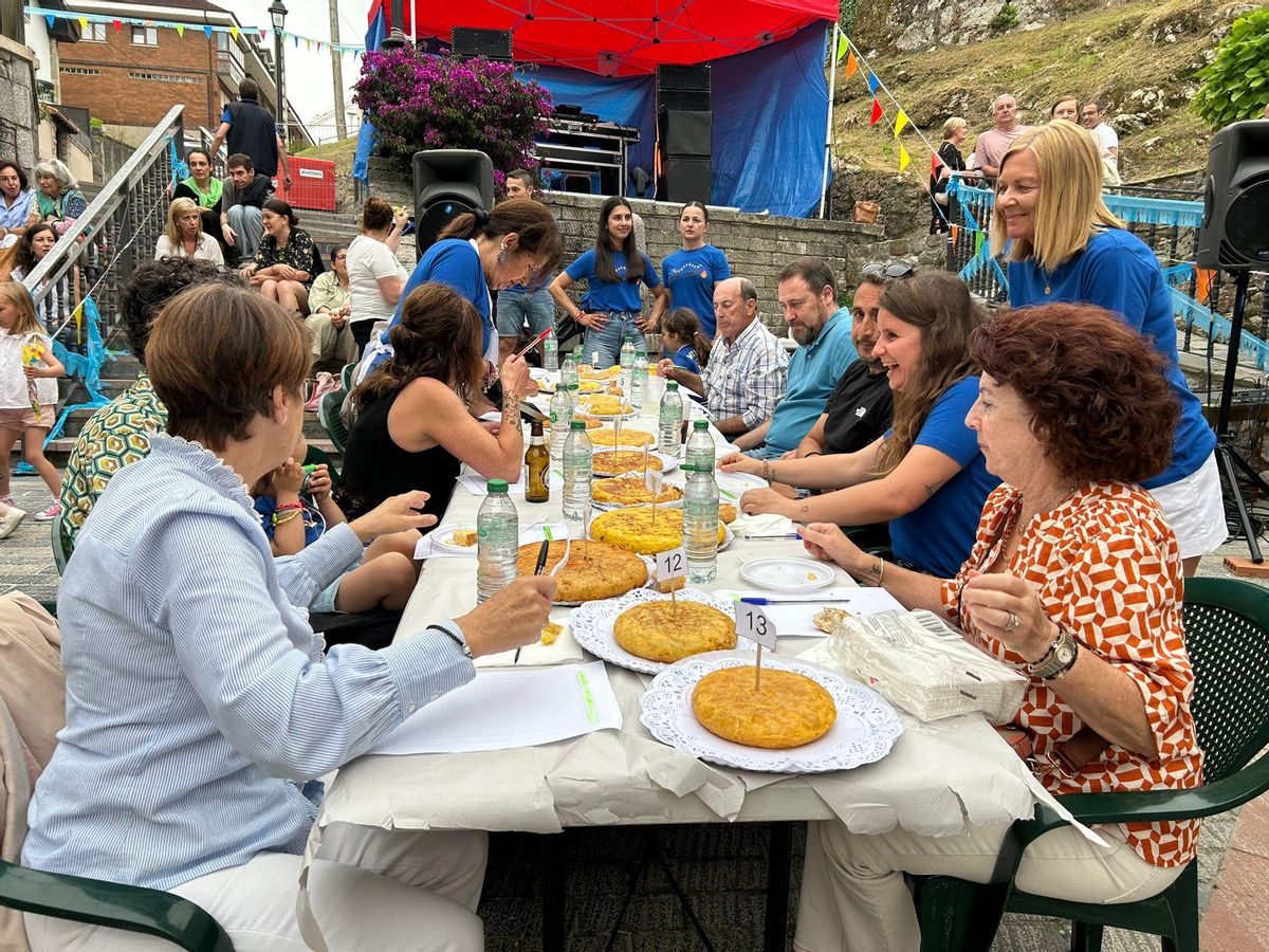 Concurso de tortilla enla fiesta de El Portiellu.