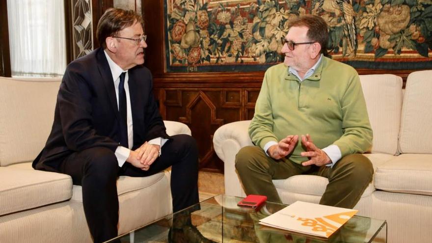 El presidente Puig con el alcalde Ros en el Palau.