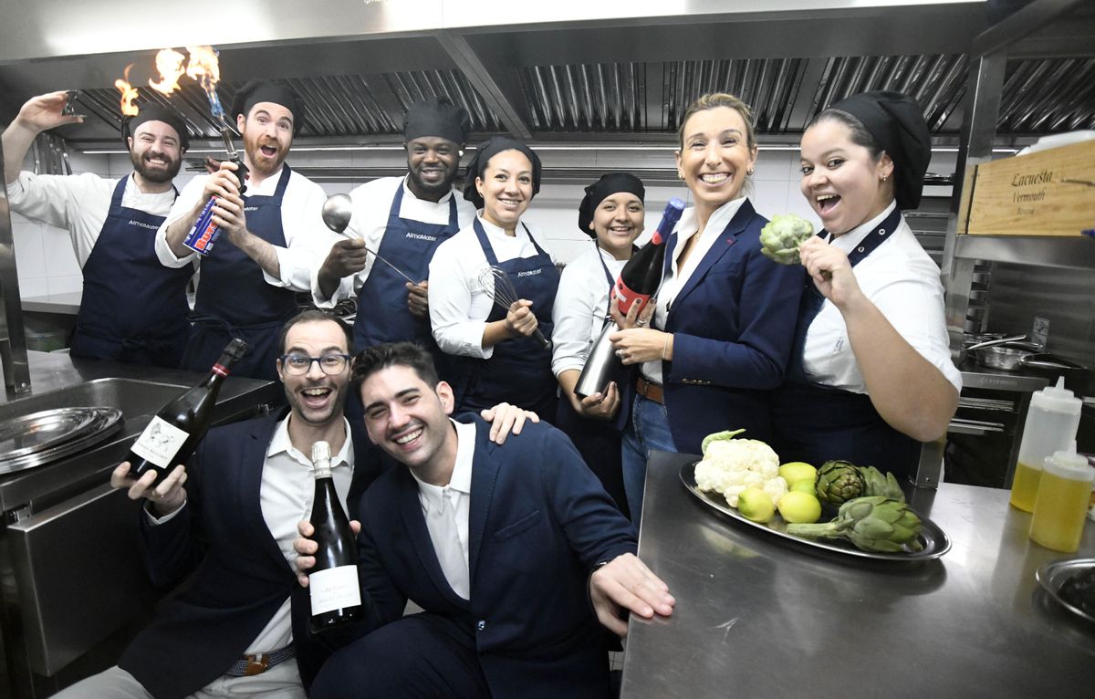 El equipo de AlmaMater, este martes en la cocina.
