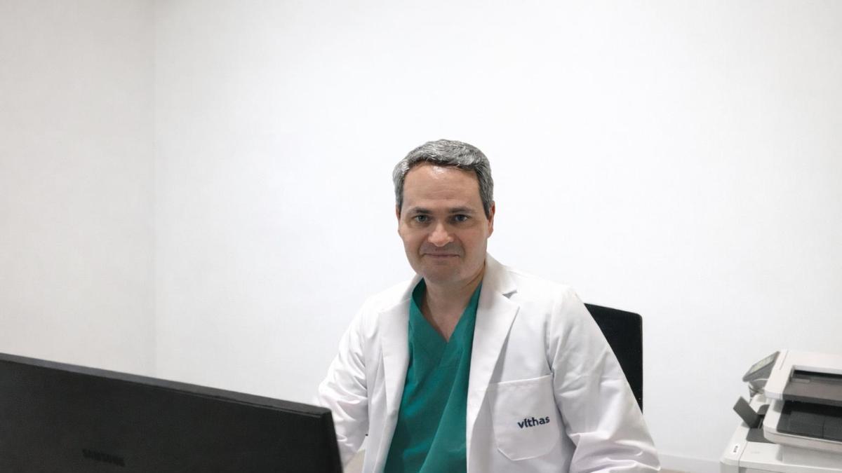 Dr. Bueno Lledó, especialista con más de 25 años de experiencia en cirugía general y del aparato digestivo.