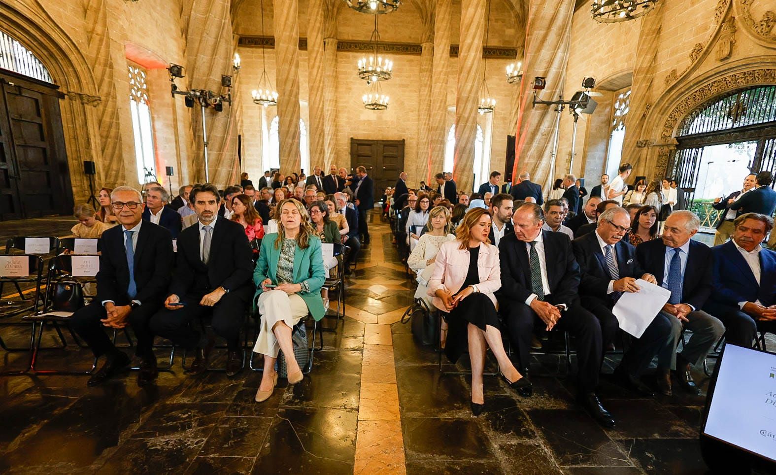 Cámara Valencia homenaje a 26 empresas por su trayectoria centenaria