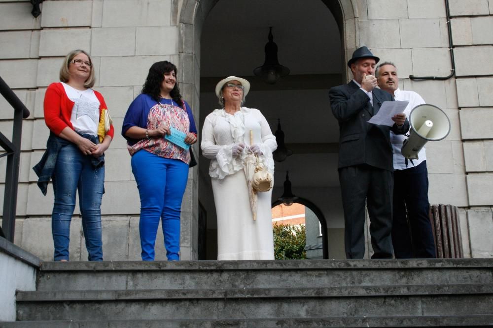 Llegada a Candás de los participantes en la semana de teatro costumbrista