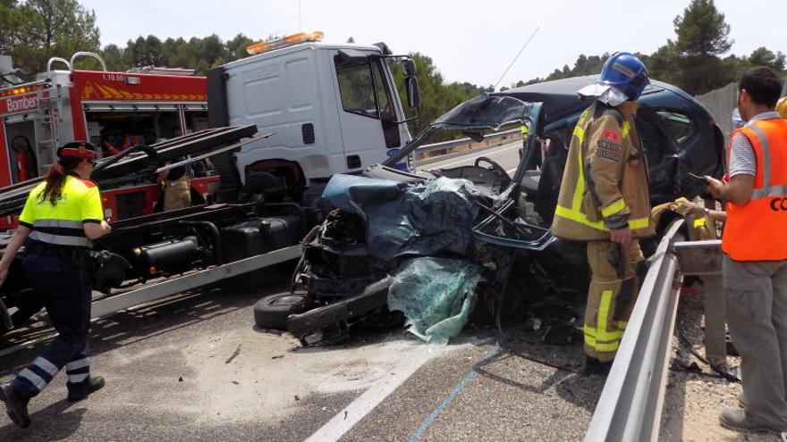 Una mosso i el cap dels Bombers de Manresa en un accident mortal.