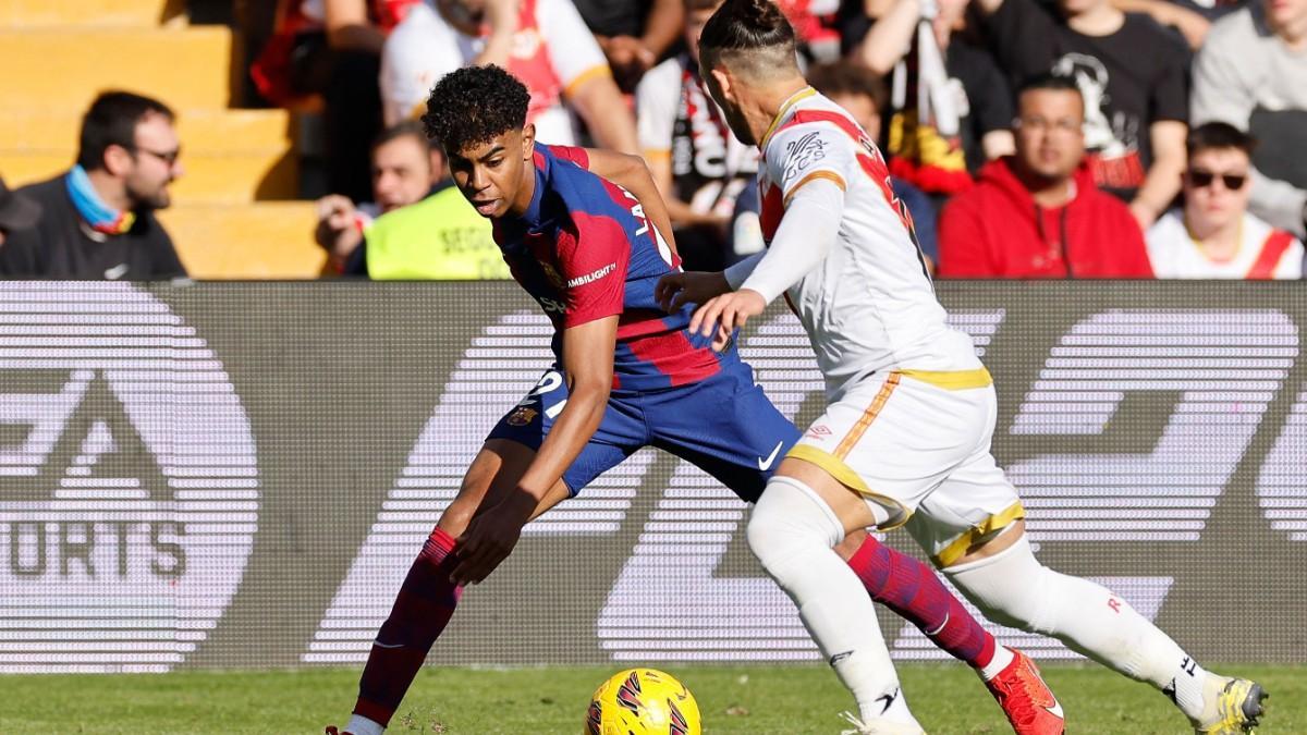 Lamine Yamal ante el Pacha Espino en el Rayo Vallecano - FC Barcelona