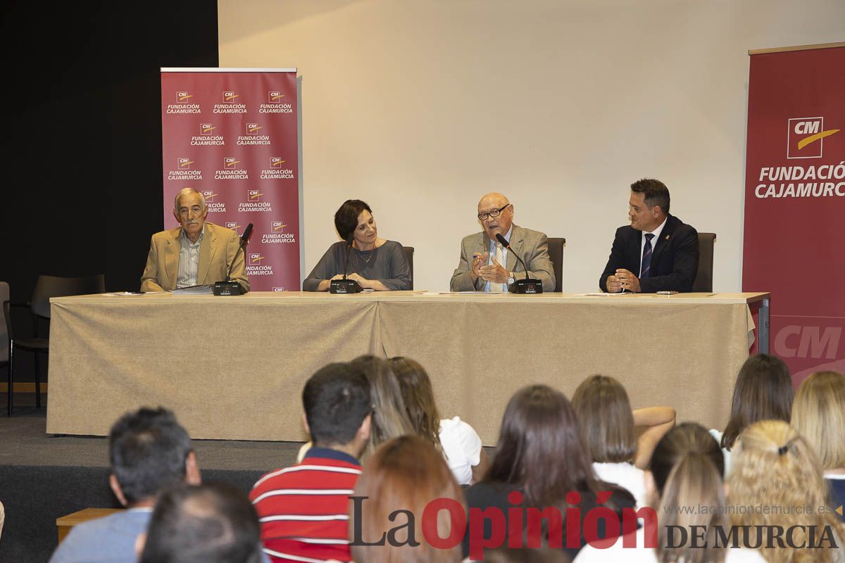 Entrega de los premios de la Fundación Robles Chillida a estudiantes caravaqueños