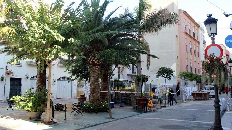 Imagen de los trabajos previos en la plaza Rocío Bazán de Estepona.