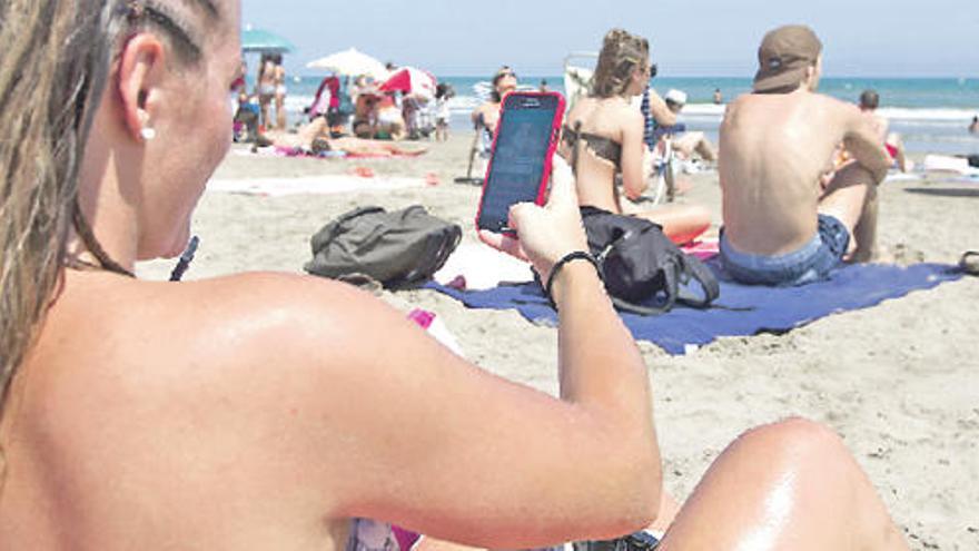 La playa es el lugar idóneo para ligar durante el verano.