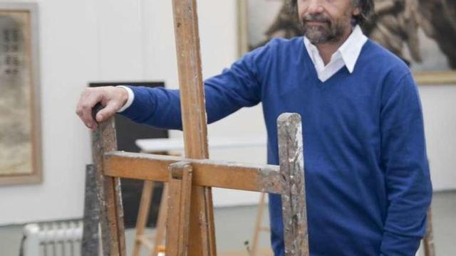 El pintor clásico Jano Muñoz, en su estudio.