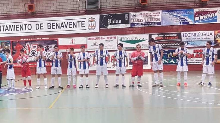 Los juveniles del Atlético Benavente antes del partido.