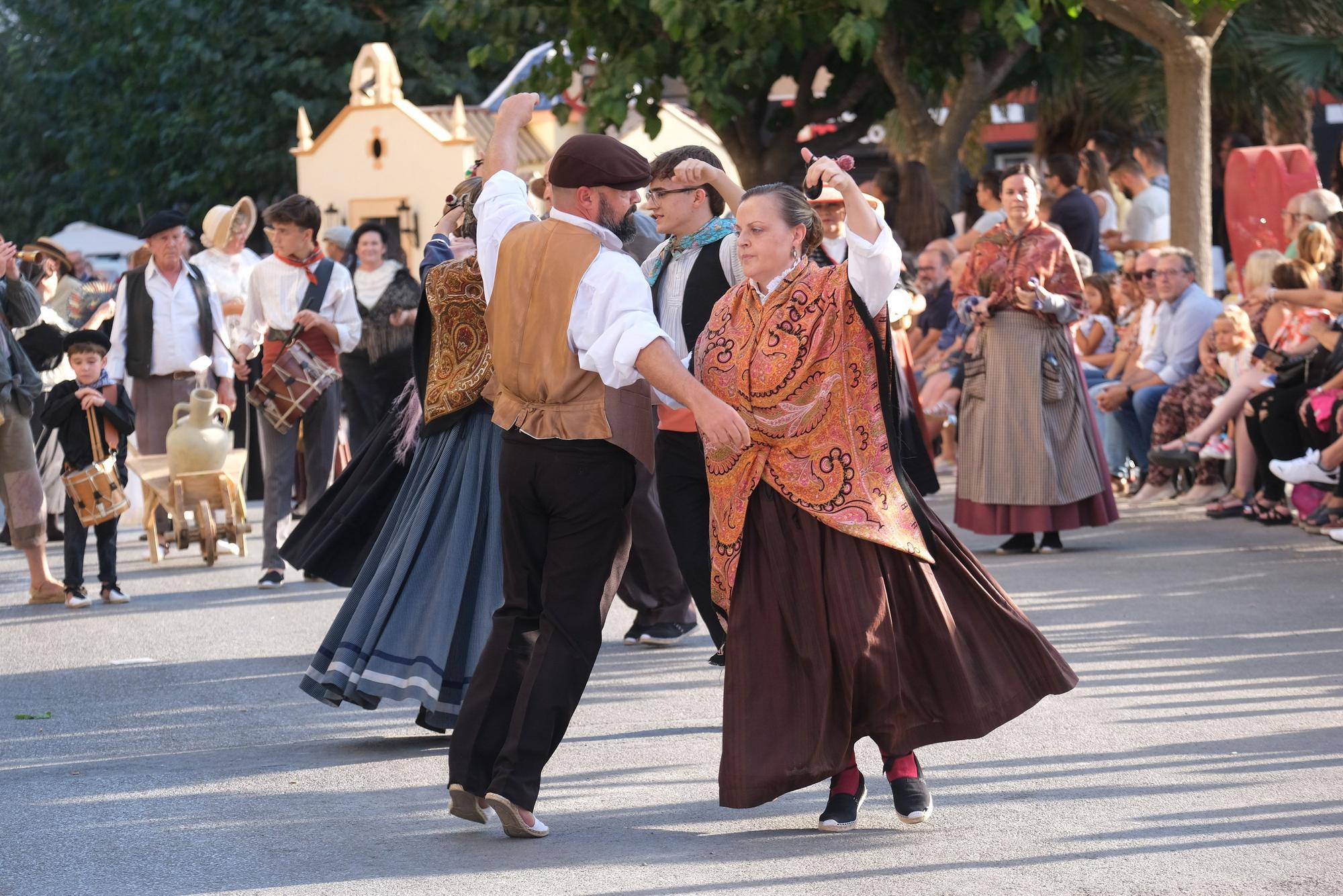 Así ha sido el desfile conmemorativo del 200 aniversario de los Moros Viejos de Petrer