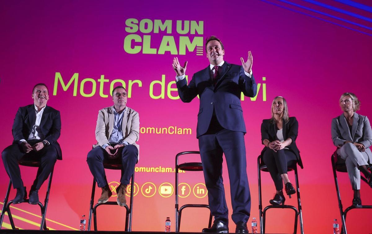 Som un Clam alerta de la crisi econòmica, social i ètica del Barça