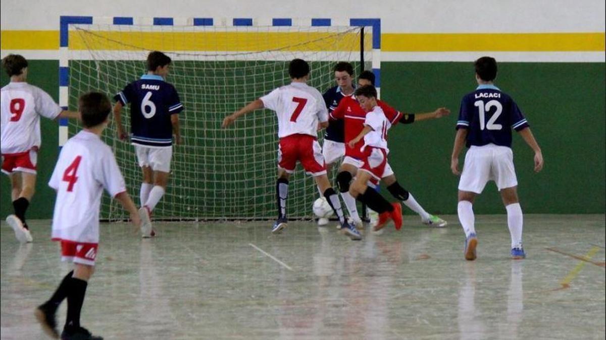 Partido entre escolares de una edición anterior