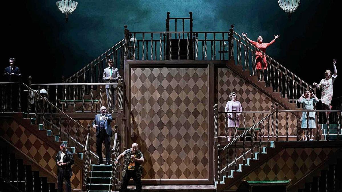 Función de la ópera «Falstaff», con decorado de Neoescenografía, en el Teatro Real.