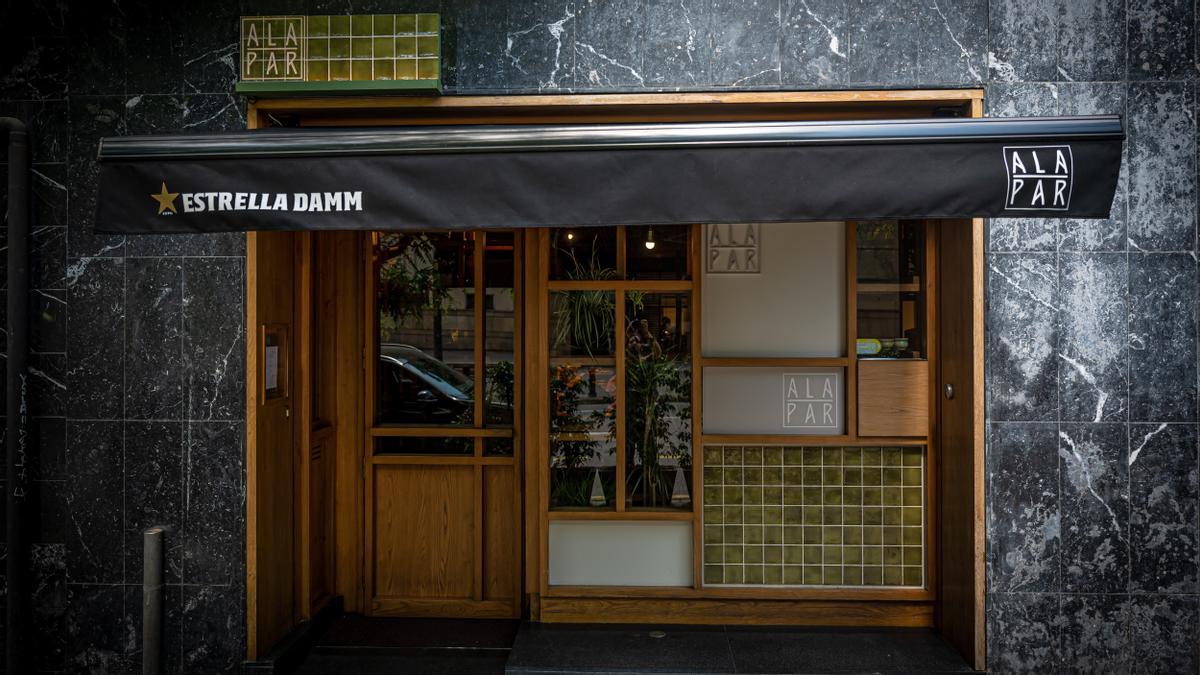 La entrada del restaurante Alapar.