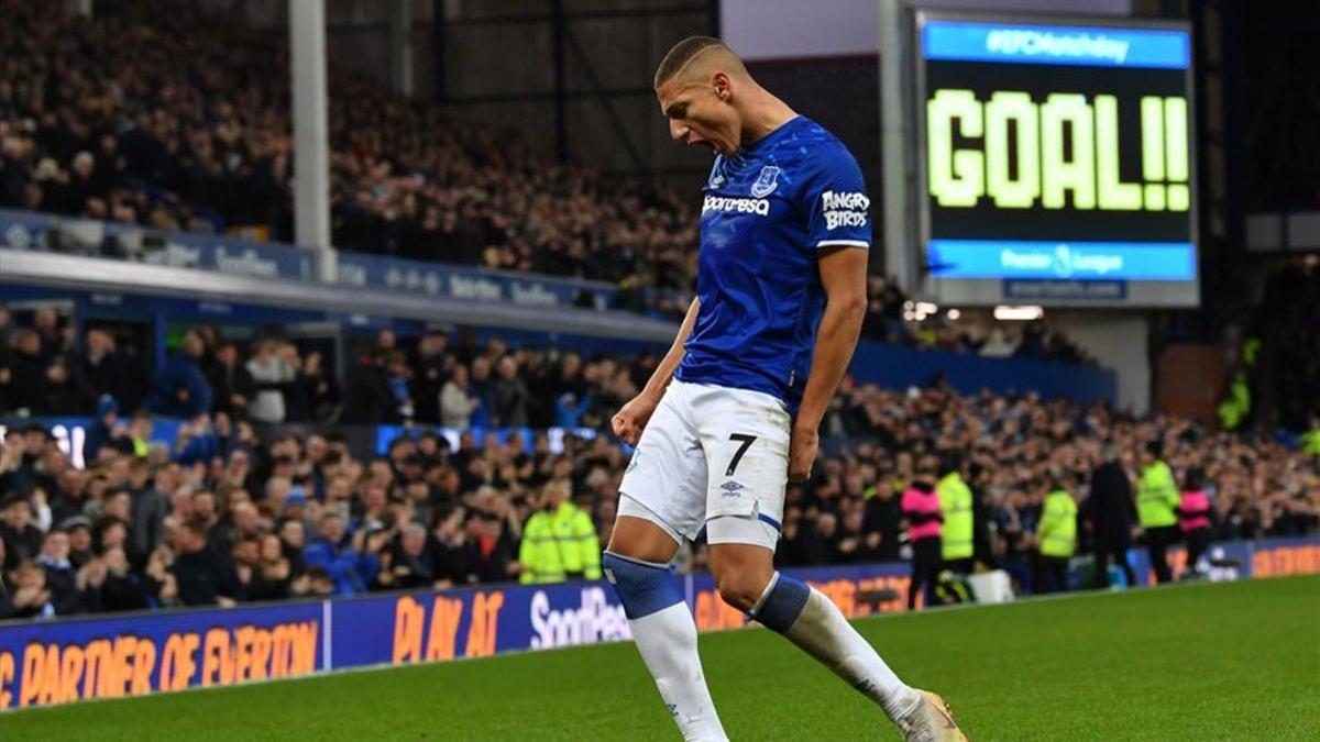 Richarlison celebrando el único gol del partido