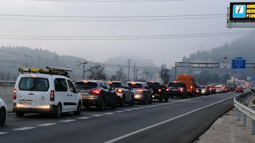 Retencions entre Sant Vicenç i Castellbell, just a l&#039;alçada de l&#039;accés a l&#039;autopista.