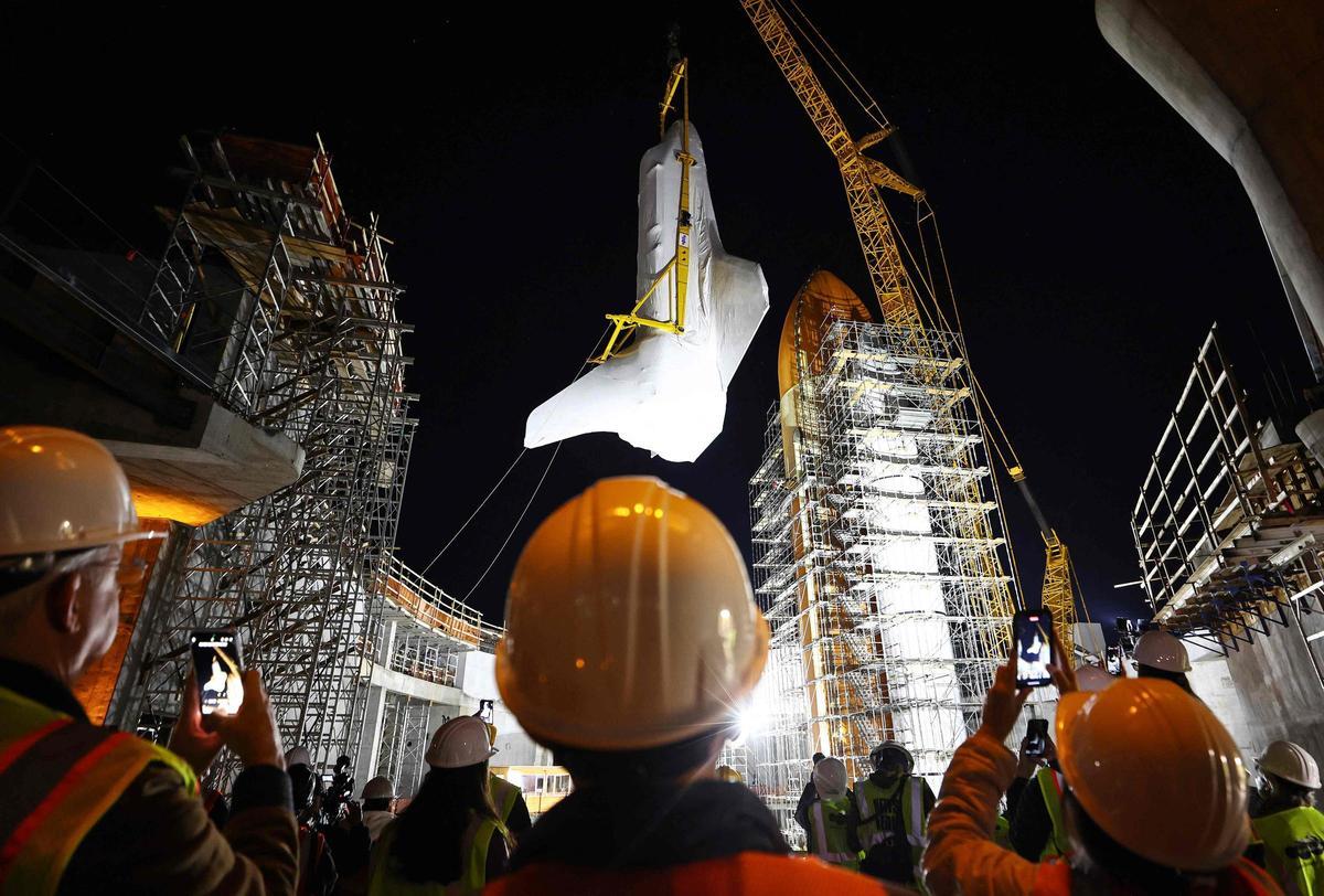 El transbordador Endeavour se instala en California para ser expuesto