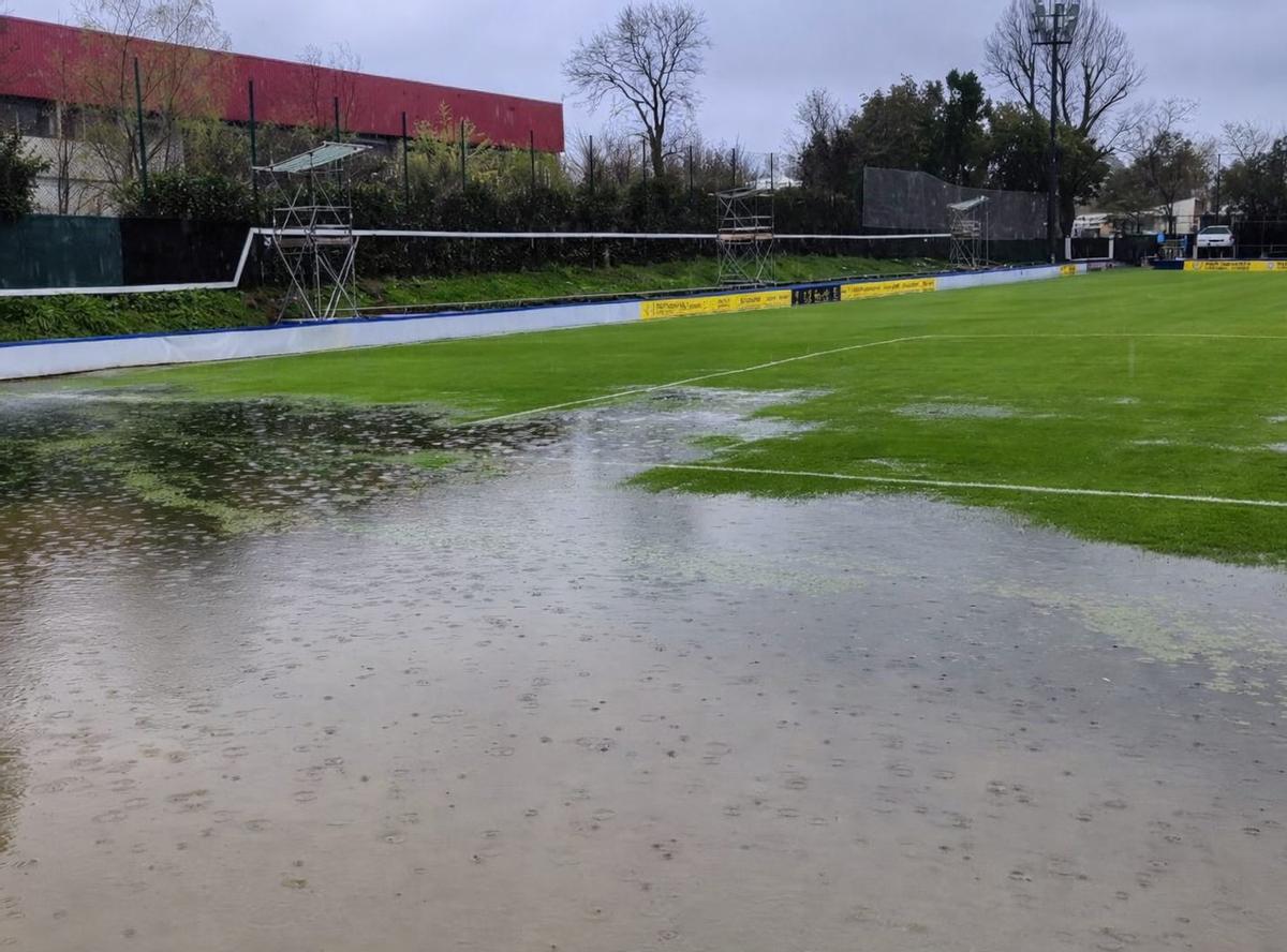 El césped de Fadura, una hora antes de partido. | PCF