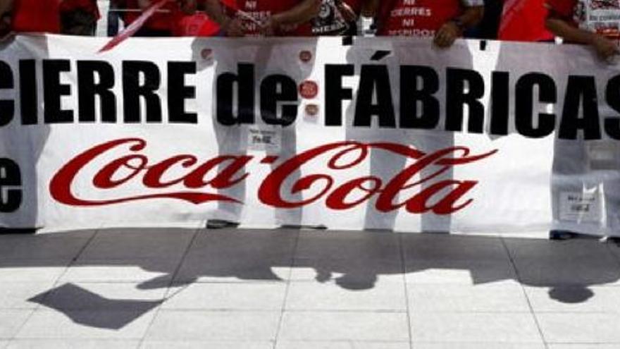 In ganz Spanien demonstrierten Mitarbeiter gegen die Standortschließungen von Coca Cola.