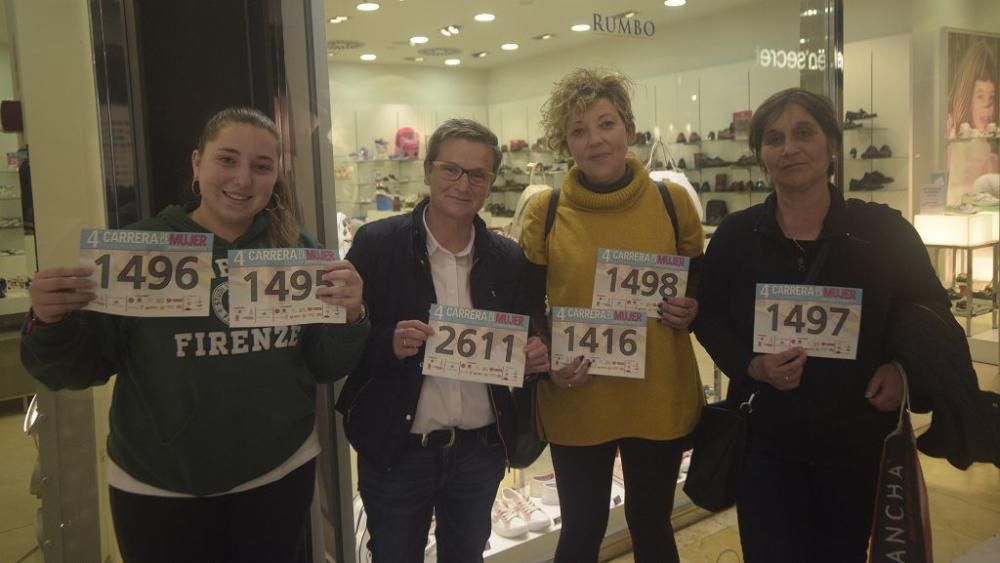 Recogida de dorsales en el Thader para la IV Carrera de la Mujer