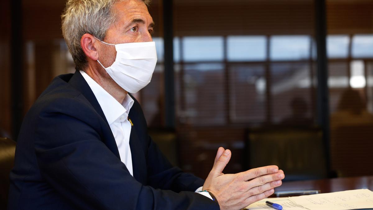 González-Cambray, durante la charla, en la sala de reuniones de la 'conselleria'