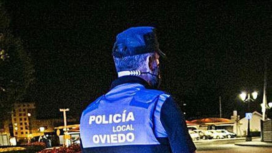 Un agente de la Policía Local de Oviedo.