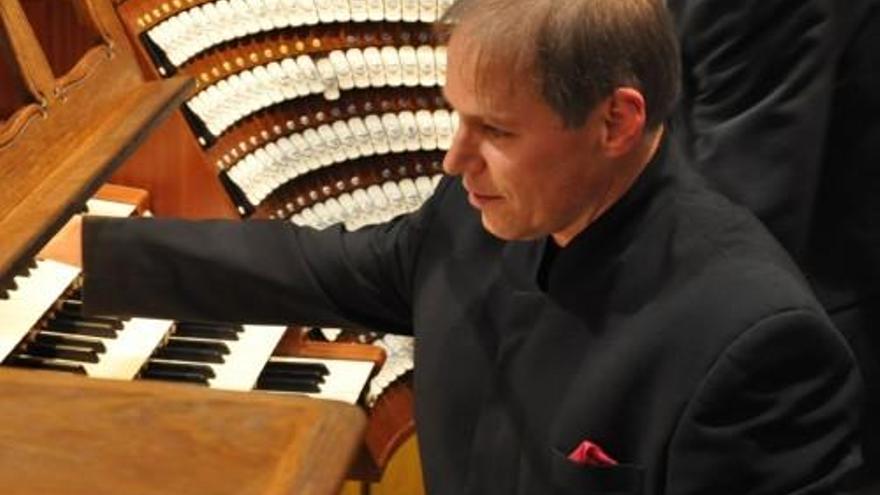 El organista Christian Brembeck