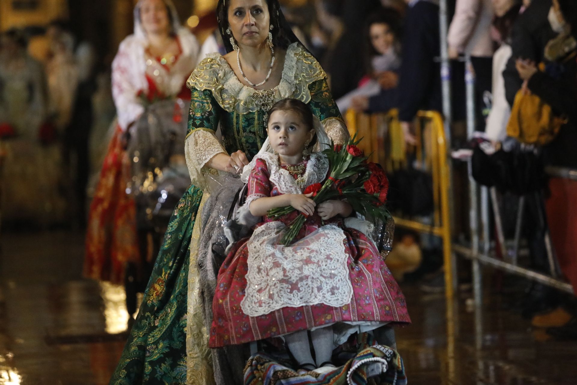 Búscate en el primer día de ofrenda por la calle de la Quart (entre las 19:00 a las 20:00 horas)