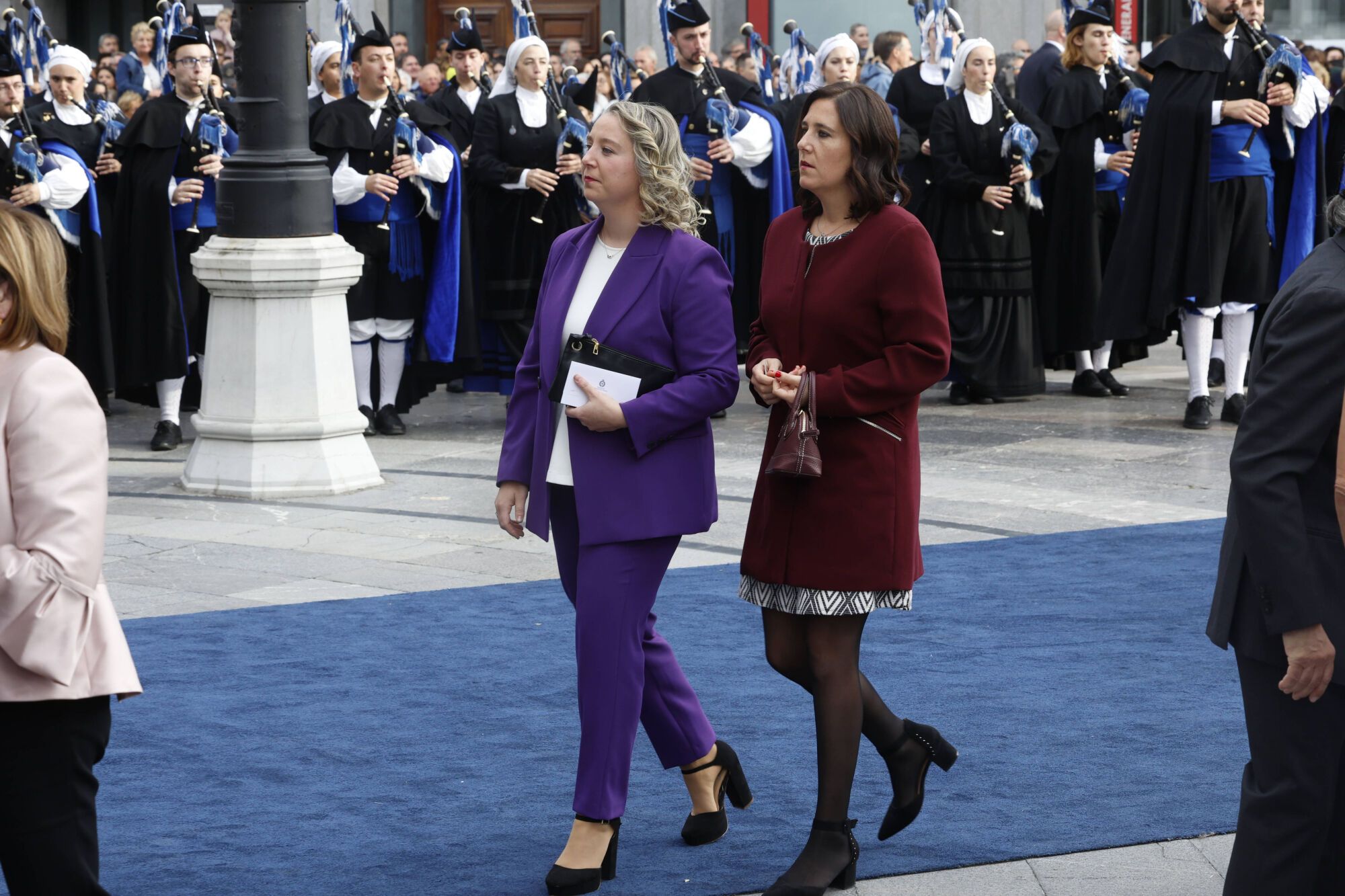 Así fue la llegada de los invitados a los premios "Princesa de Asturias" y su paso por la alfombra azul