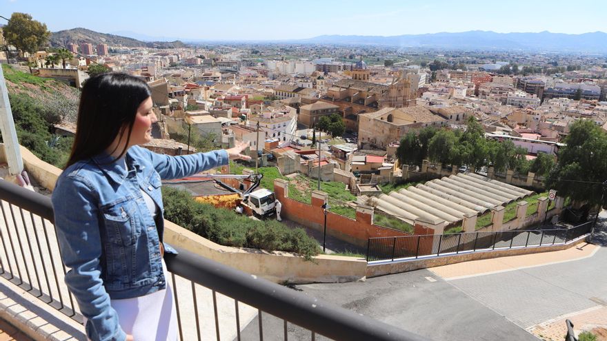 Todo preparado para crear un oasis verde en el corazón del barrio de Santa María de Lorca