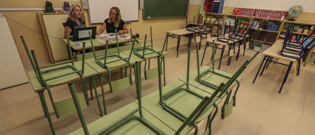 Un aula vacía en Elche antes del comienzo del curso.
