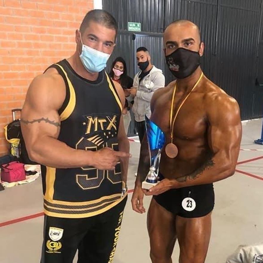 Carlos Blanco junto a Rubén González (dcha.), en Las Navas del Marqués. |